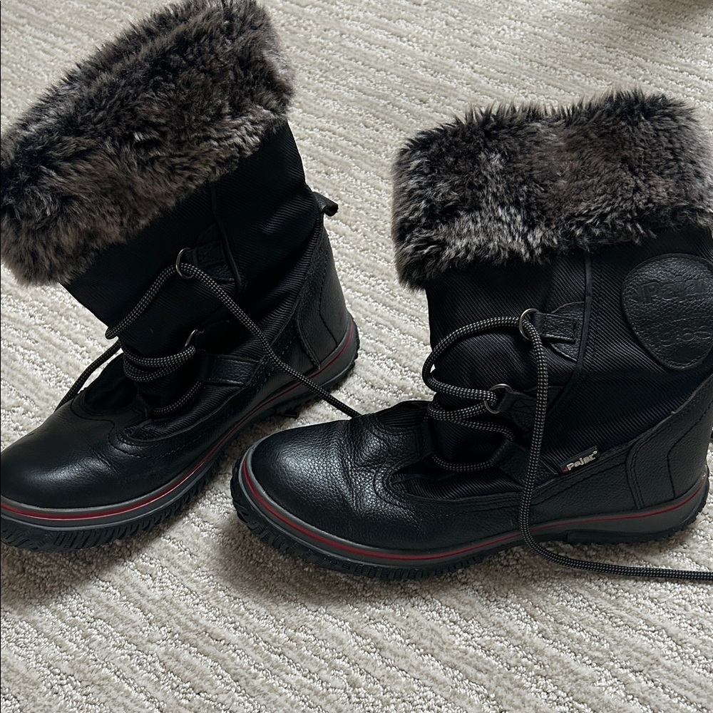 Women’s pajar fur lined boots